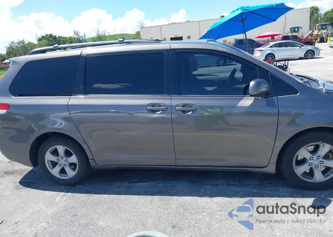 2011 Toyota Sienna Le V6 из США, поврежденный, VIN 5TDKK3DC4BS137953